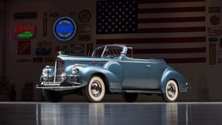 Timeless Elegance of Classic Packard Super Eight wallpaper