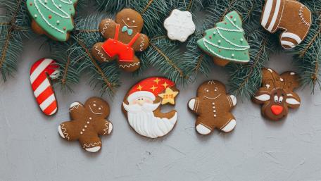 Festive Gingerbread Wonderland wallpaper