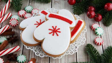Festive Gingerbread Mittens Wallpaper wallpaper