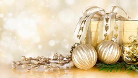Golden Christmas Elegance wallpaper