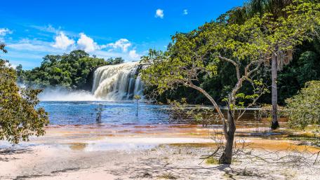 Canaima Lagoon, Canaima National Park, Venezuela wallpaper