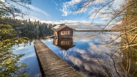 Kallellaan oleva sauna (Tampaja lake, Norway) wallpaper