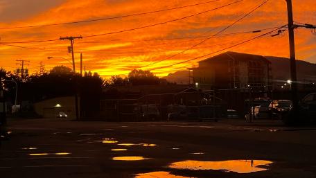 Urban Sunset Glow wallpaper