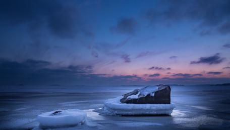 Frozen Serenity in Winter's Embrace wallpaper