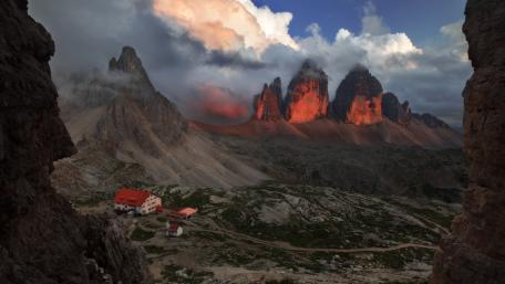 Dreizinnenhütte and the Three peaks of Lavaredo wallpaper