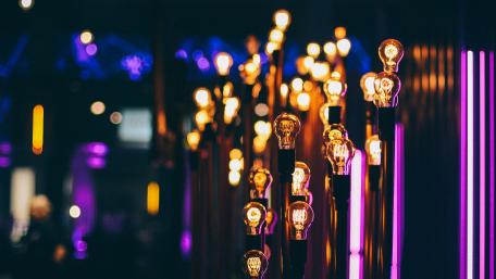 Glowing Lamps in Vibrant Nighttime Ambiance wallpaper