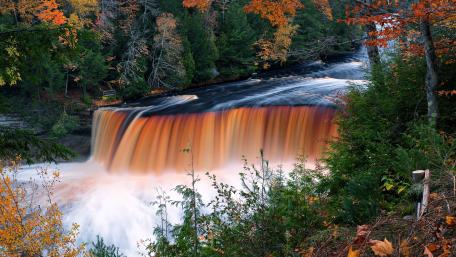 Autumn at Tahquamenon Falls wallpaper