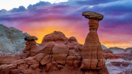 Toadstool Hoodoos wallpaper