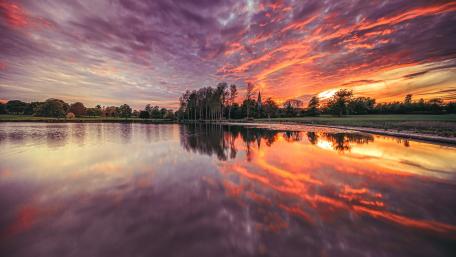 Serene Sunset Over Tranquil Lake wallpaper