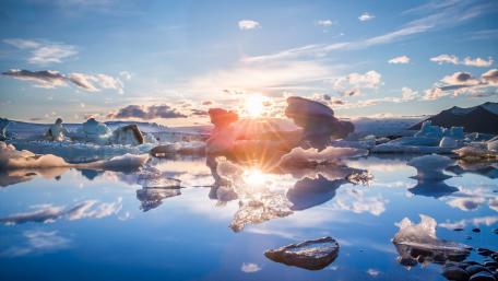 Serene Arctic Sunset Reflected in Icy Waters wallpaper