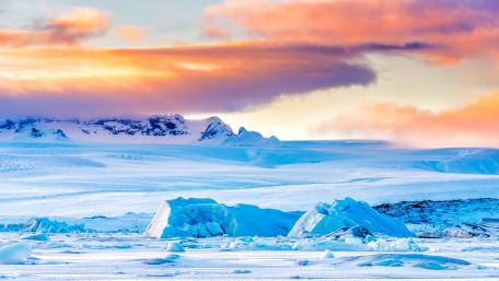 Majestic Arctic Serenity Awaiting Discovery wallpaper