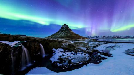 Kirkjufell with Aurora wallpaper