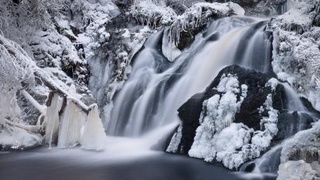 Majestic Winter Waterfall Scene wallpaper