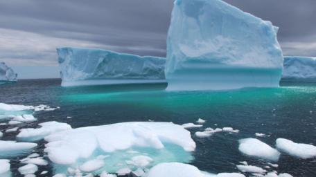 Icey Icelandic ocean wallpaper