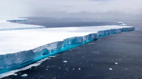 Icey Icelandic ocean wallpaper