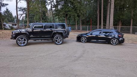 Hummer and Hatchback wallpaper
