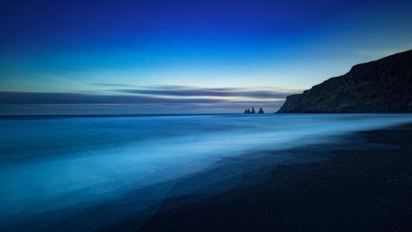 Reynisdrangar black sand wallpaper