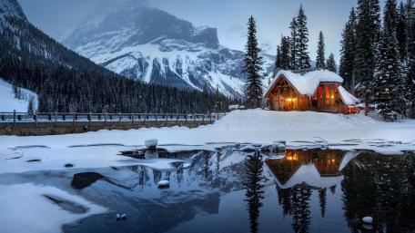 Emerald Lake Lodge, Yoho National Park wallpaper