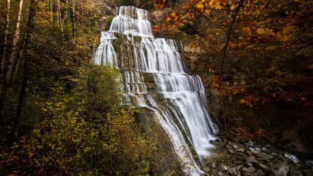 Majestic Autumn Waterfall Scene wallpaper