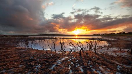 Brilliant Sunrise Over Tranquil Lake Scene wallpaper