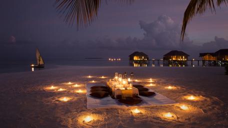Summer night in Maldives wallpaper