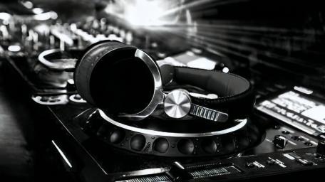DJ Vibes in Monochrome World wallpaper