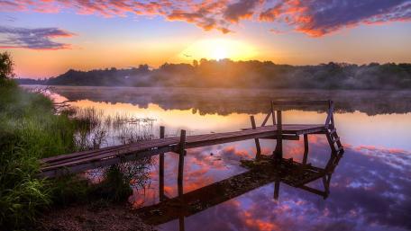 Tranquil Lakeside Pier at Sunrise wallpaper