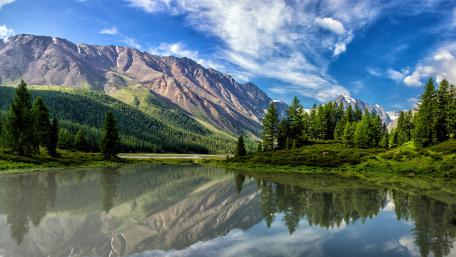 Serene Mountains and Reflective Waters in Nature's Embrace wallpaper