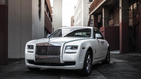 Elegant Rolls-Royce Phantom in Urban Setting wallpaper