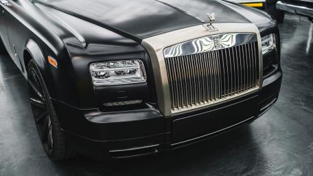 Luxurious Rolls-Royce Phantom Wallpaper wallpaper