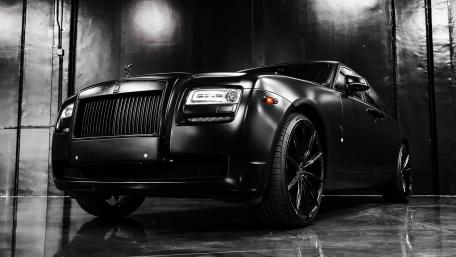 Sleek Luxury in Monochrome Elegance wallpaper