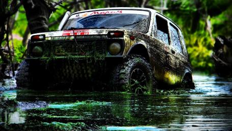 Off-road Lada Niva wallpaper