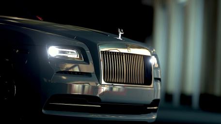 Elegant Rolls-Royce Headlight Focused Wallpaper wallpaper