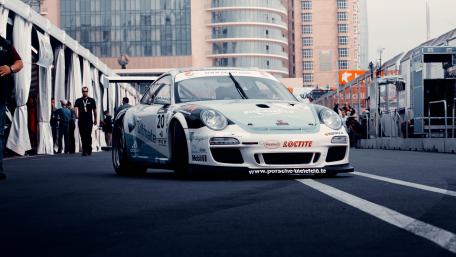 Sleek Porsche 911 Racing on Urban Circuit wallpaper