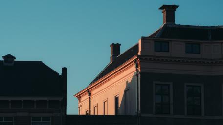 Elegant City Architecture at Dusk wallpaper