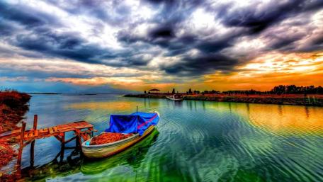 Serene Lake Sunset with a Boat View wallpaper