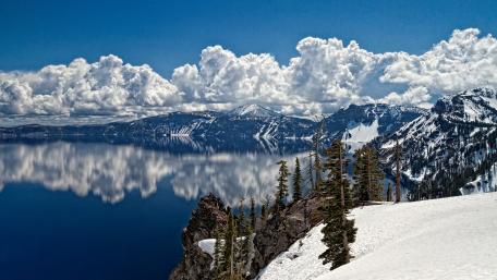 Serene Winter Reflection over Majestic Mountains wallpaper
