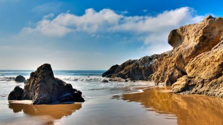 Tranquil Ocean Shoreline Bliss wallpaper