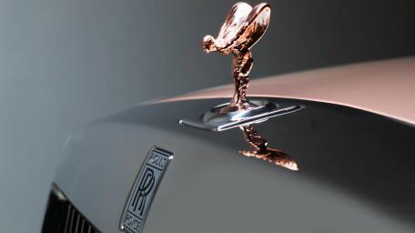 Elegance of Luxury in Motion wallpaper