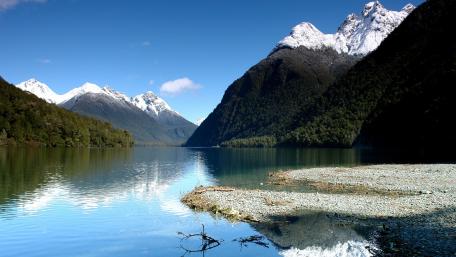 Milford Sound, Fiordland National Park, New Zealand wallpaper