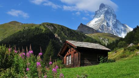 Log cabin and the Matterhorn wallpaper