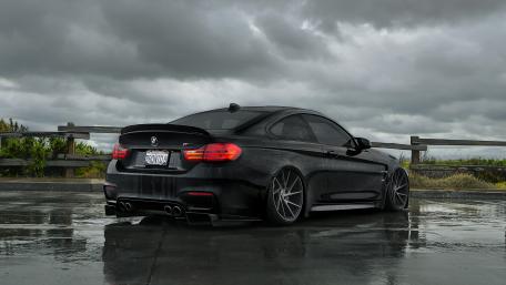 BMW M4 wallpaper