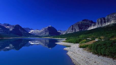 Serene Blue Lake Under Clear Sky wallpaper