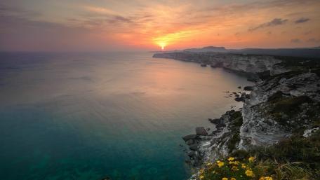 Serene Sunset Over Coastal Shores wallpaper