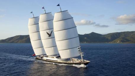 Sailing into the Horizon with Elegance wallpaper