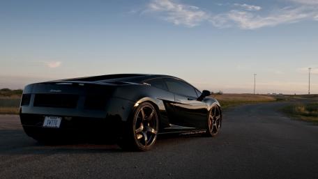Sleek and Powerful Lamborghini Dream Car Wallpaper wallpaper