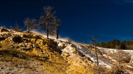 Mammoth Hot Springs wallpaper