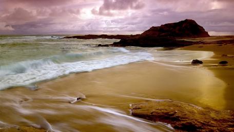Serene Beach Landscape at Twilight wallpaper