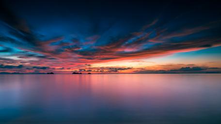Sunset Serenity over Tranquil Sea wallpaper