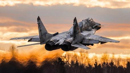 Mighty Jet Takes Flight at Sunset wallpaper